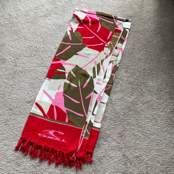 O’Neil vintage cover up. Size 65” x 45” with fringe. Excellent condition - Picture 1 of 7